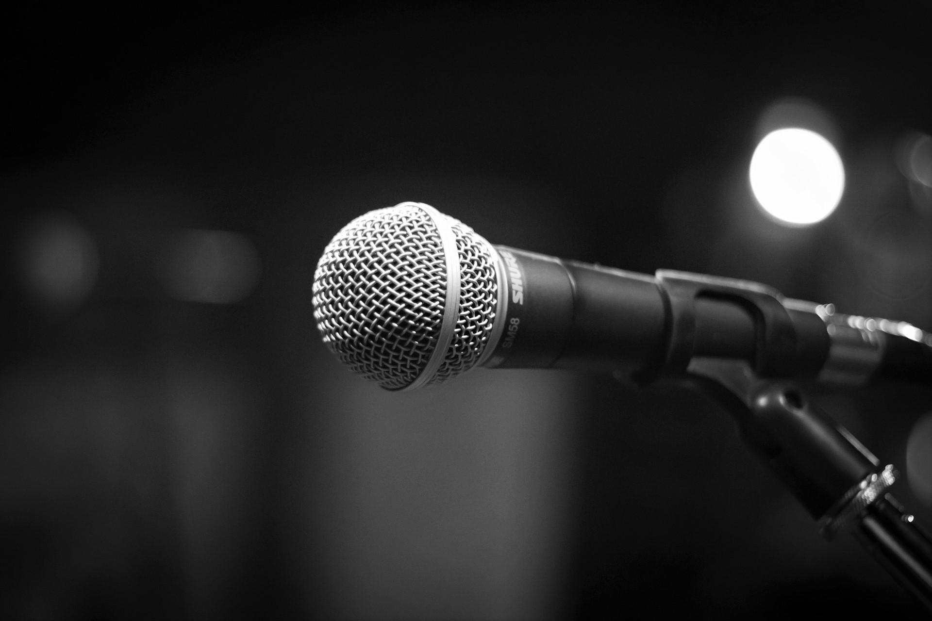 microphone-1261793_1920